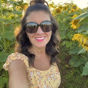 Meet your Posher, Cassandra